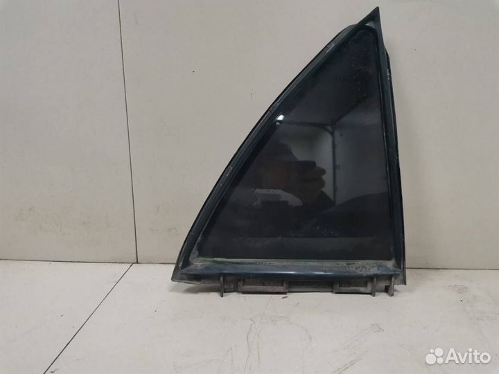Стекло двери задней правой форточка Toyota Corolla