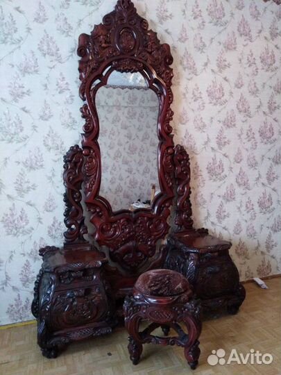 Трюмо пуфик гардина