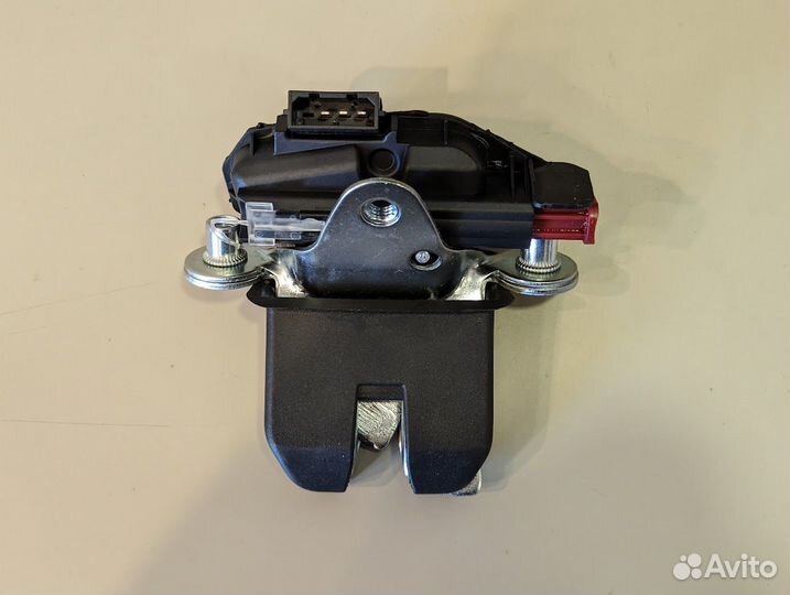 Замок крышки багажника VW Polo седан