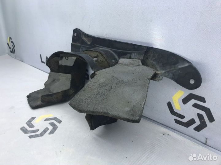 Кожух приводного вала левый Audi A6 C6 BPP 2.7 TDI