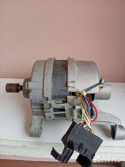 Электродвигататель стиральной машины
