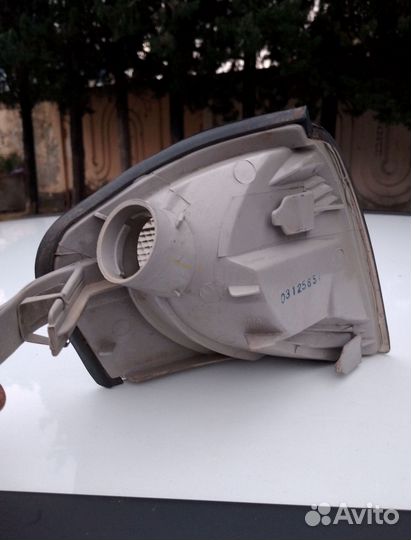 Правый поворотник на Мерседес w202