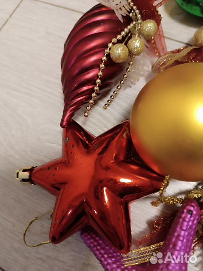 Новогодние украшения и мишура