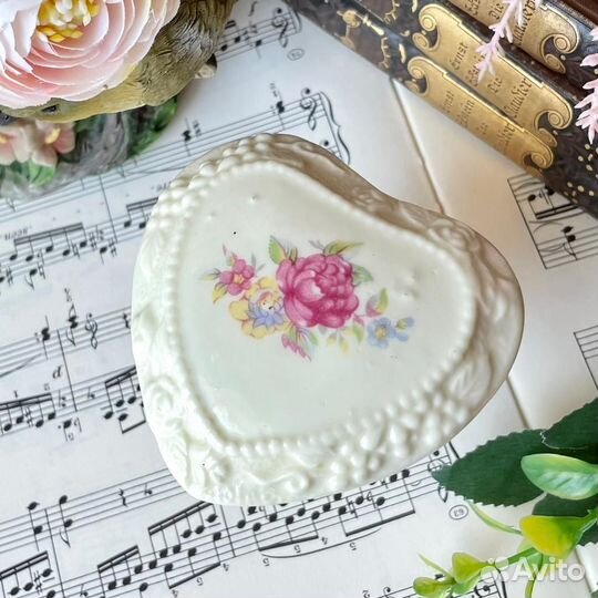 Шкатулка винтаж в форме сердца на ножке