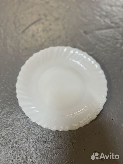 Тарелки белые банкетные