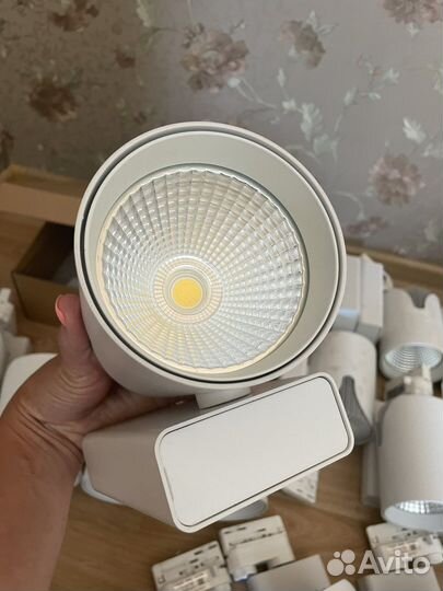 Свтодиодный трековый светильник aldi 30w 4200