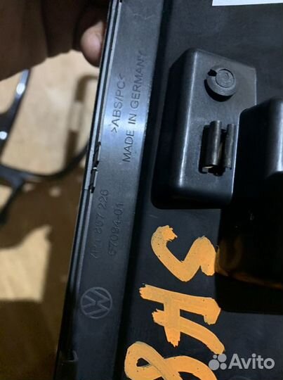 Декоративная накладка торпеды на VW Touareg NF