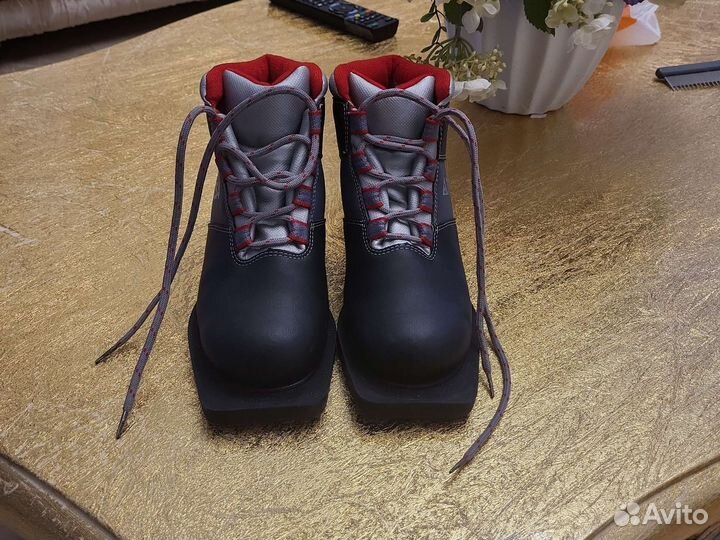 Лыжные ботинки tisa