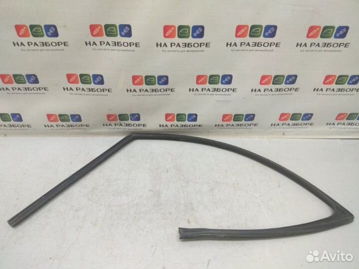 Уплотнительная резинка стекла двери передняя