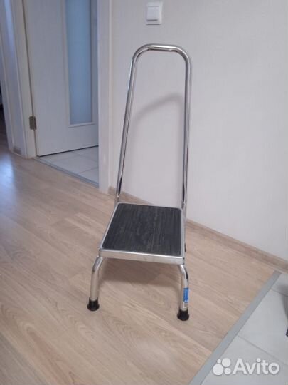 Вспомогательная ступенька с ручкой для пожилых