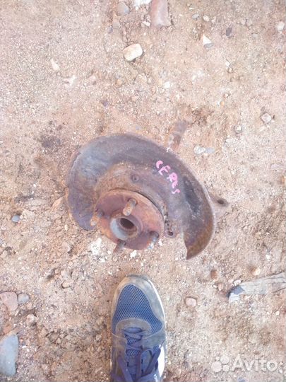 Правый поворотный кулак Тойота Королла Левин