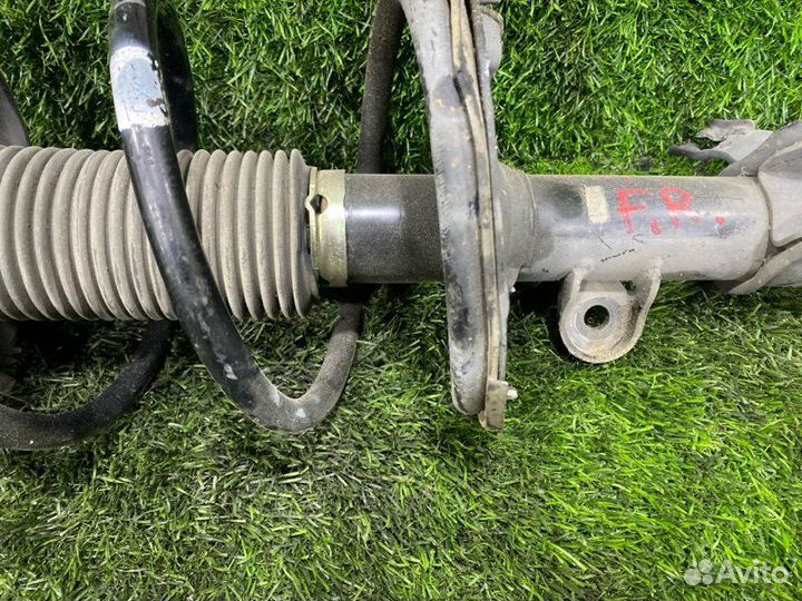 Стойка передняя правая Nissan Teana J31