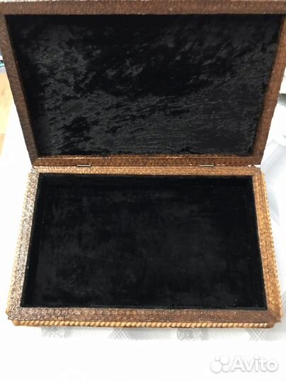 Шкатулка деревянная резная