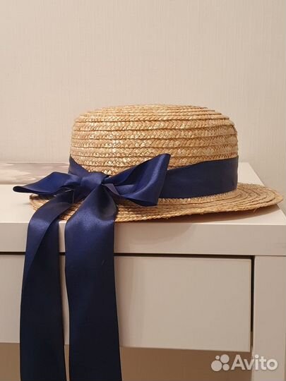 Соломенная шляпка с лентой