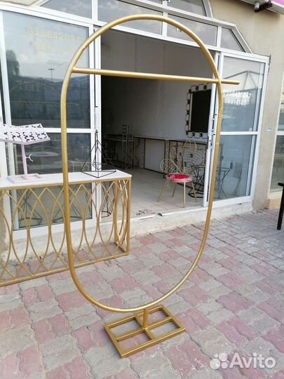 Рейлы из круглой трубы для магазина одежды