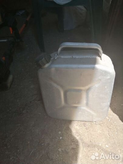 Канистры металлические 10 литров