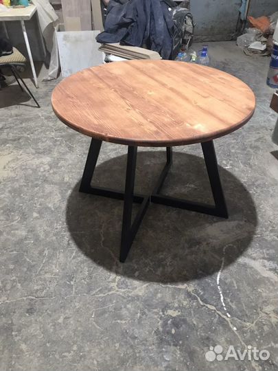 Обеденный стол