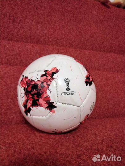 Футбольный мяч adidas