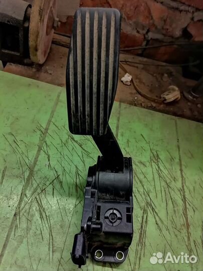 Электронная педаль газа priora