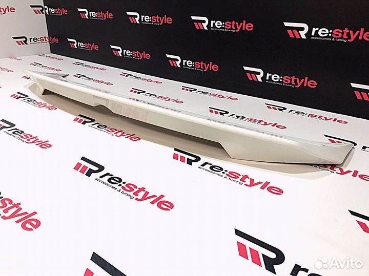 Спойлер Под стекло Lexus RX350 с16г Белый
