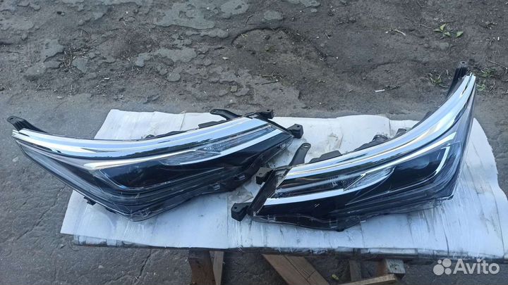 Фара левая правая Toyota Corolla 180