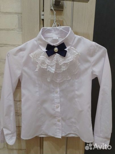 Школьные блузки р. 128 б/у