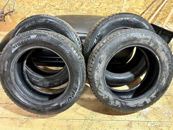Pirelli Ice Zero 215/65 R17