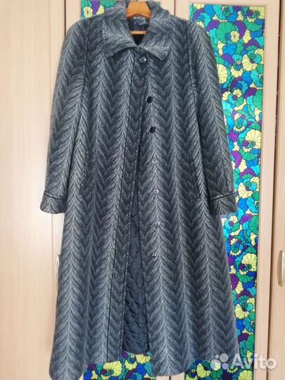 Отдам женскую верхнюю одежду - пальто и дубленку