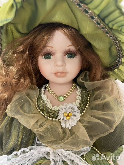 Кукла фарфоровая интерьерная