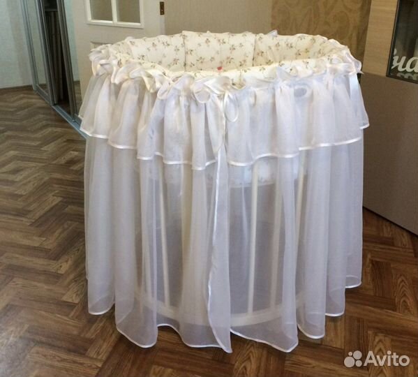 Юбка на круглую кроватку