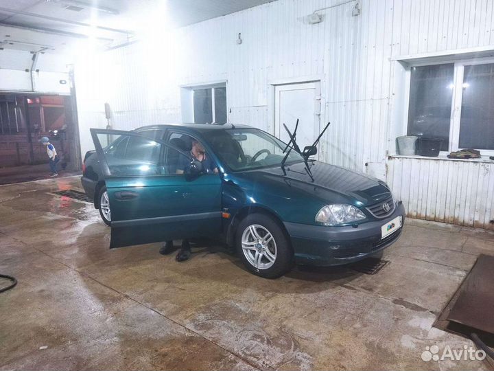 Toyota Avensis 1.8 МТ, 2001, битый, 248 500 км