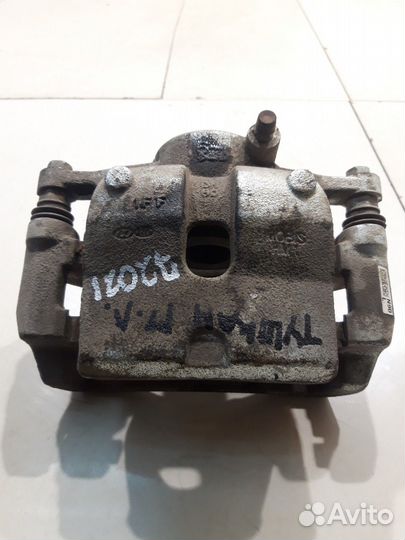 Суппорт (передний, левый) (Hyundai Tucson IV)