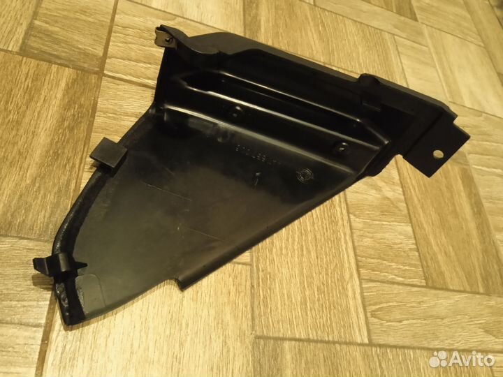 Боковая накладка передней панели Audi 200 C3