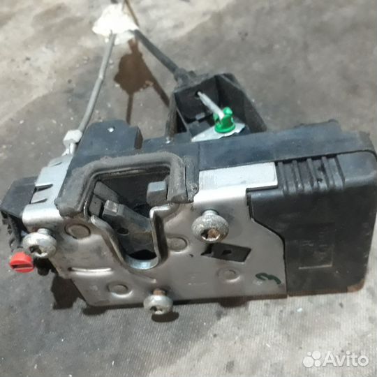 Замок задний правой двери Опель Вектра Б