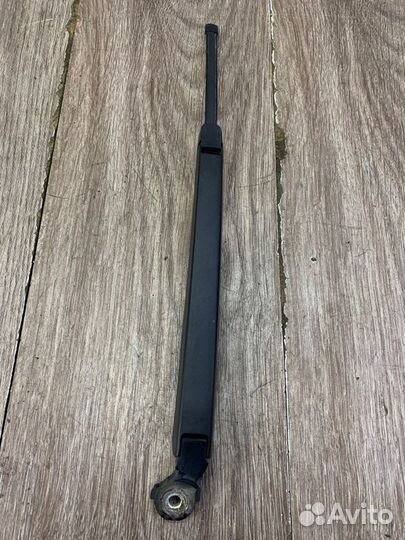 Поводок дворника задний Volkswagen Golf 5 хетчбэк