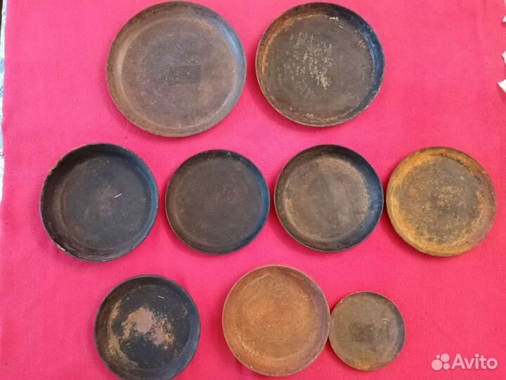 Старинные чугунные сковородки