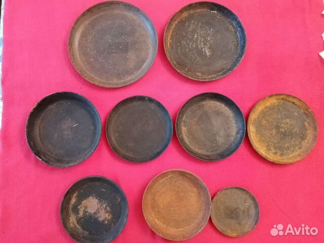 Старинные чугунные сковородки