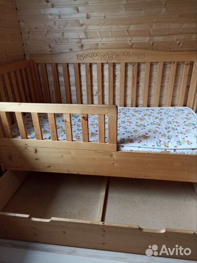Детская кроватка