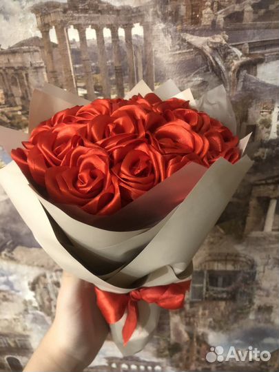 Розы из атласных лент