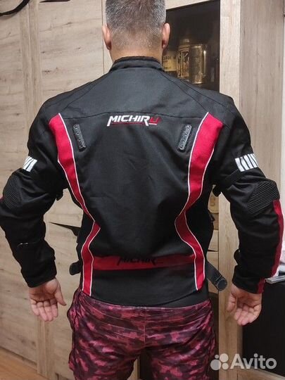 Мотокуртка с защитой