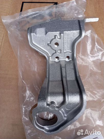 Mersedes AMG W213 Крепление радиатора оригинал