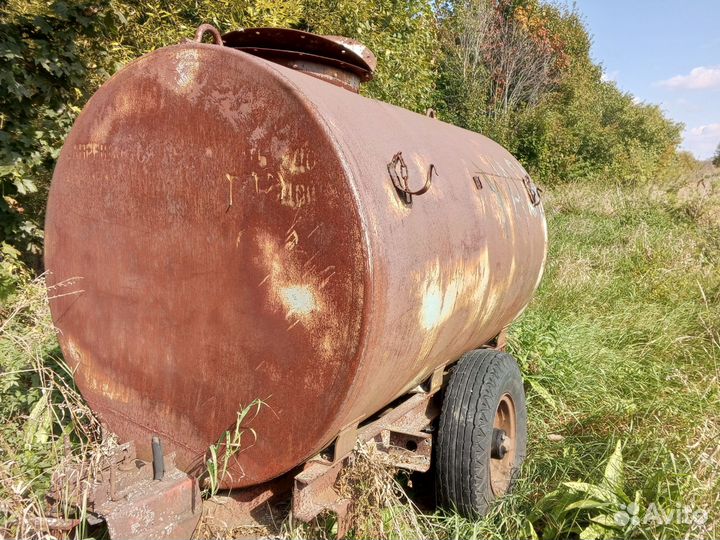 Бочка металлическая на колесах