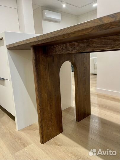 Обеденный стол из дуба