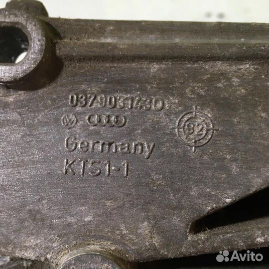 Кронштейн генератора Фольксваген Гольф 3 Венто