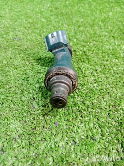 Форсунка топливная Toyota Alphard MNH10 1MZ-FE