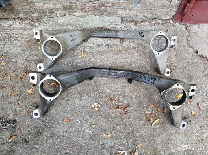 Балка крепления двигателя VW Туарег Ауди Q7 Каен