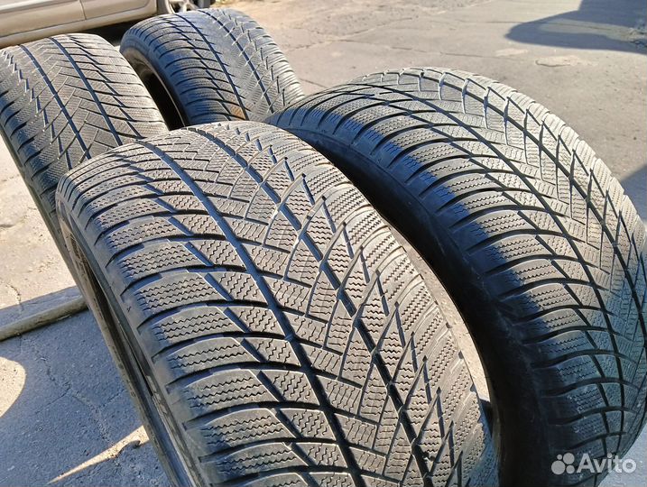 Bridgestone Blizzak LM-001 275/45 R20