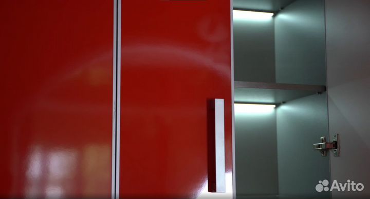 Подсветка дома и кухни в монохромных цветах