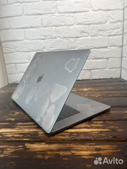 Ноутбук MacBook Pro 15inch 2017 core i7/256ssd/16