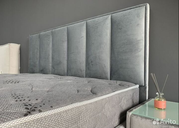 Мягкая двухспальная кровать